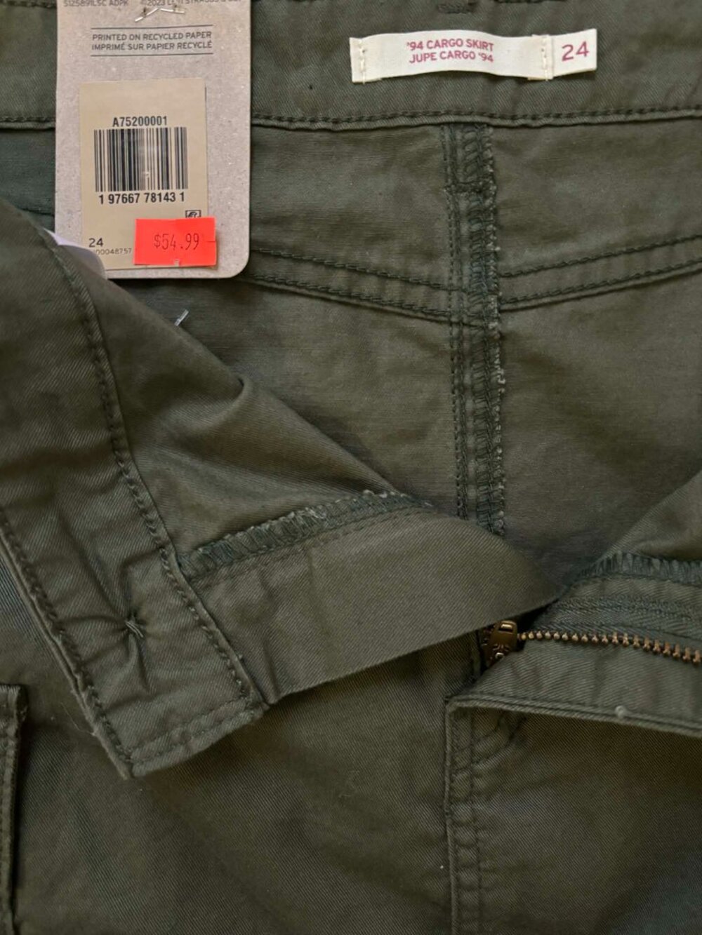 Levi's Cargo Mini Skirt - Brand New - 2 sizes available (24, 27) - Picture 10 of 13